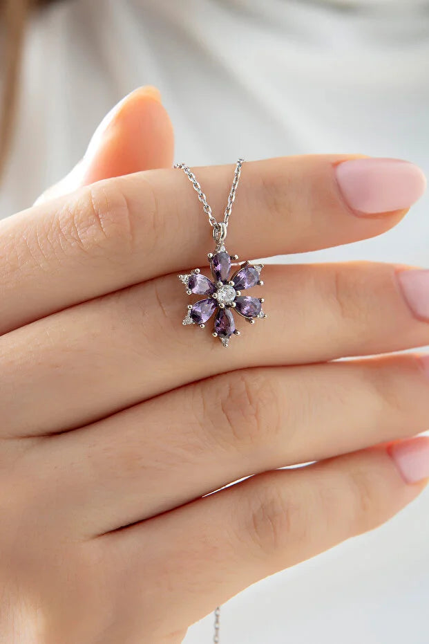 Rodyumlu Işıklı Kutuda Ametist Taşlı Lotus Kolye 925 Ayar Komple Gümüş
